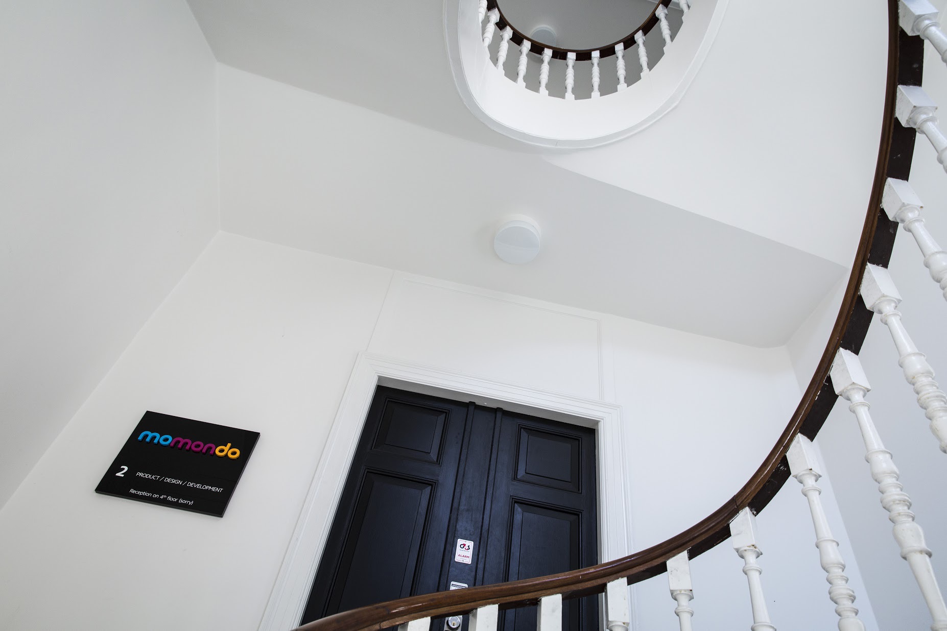 Все флаги в гости к нам: как сотрудники 25 национальностей делают поисковик momondo - 11 Все флаги в гости к нам: как сотрудники 25 национальностей делают поисковик momondo - 11