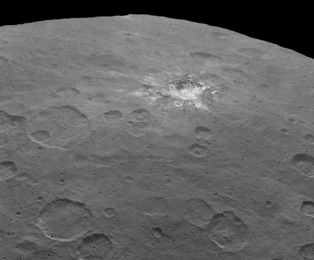 Dawn продолжает исследовать белые пятна Цереры - 2 image