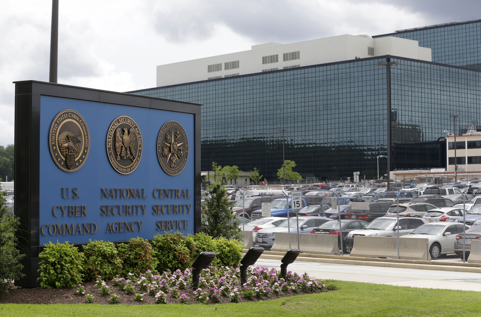 NSA продлит свою программу прослушивания еще на 180 дней - 1