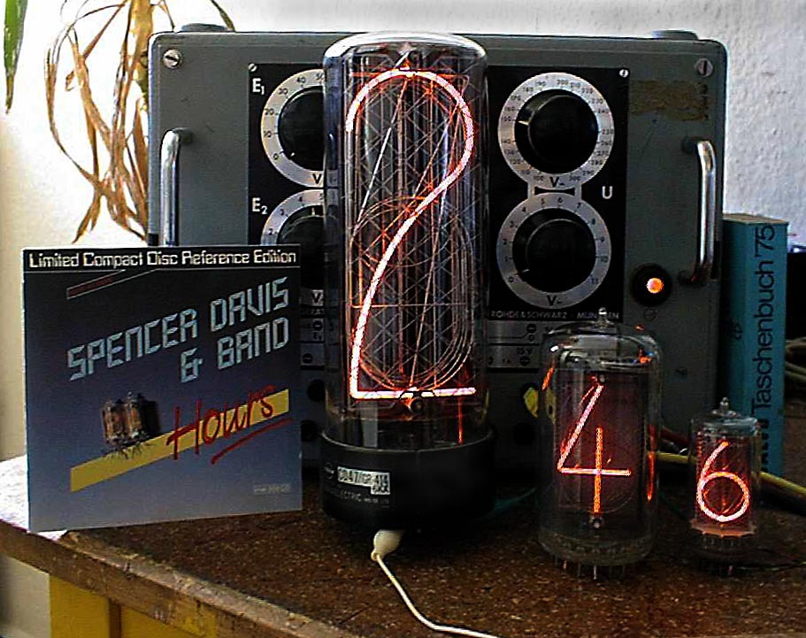 Теплые ламповые часики для гиков на любой вкус - 3 Теплые ламповые часики для гиков на любой вкус - 3