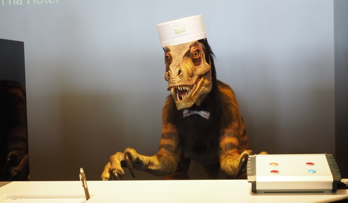 В Японии открыли отель, где посетителей обслуживают роботы - 3 image