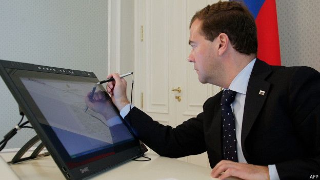 Госдума просит Медведева запретить Windows 10 - 1