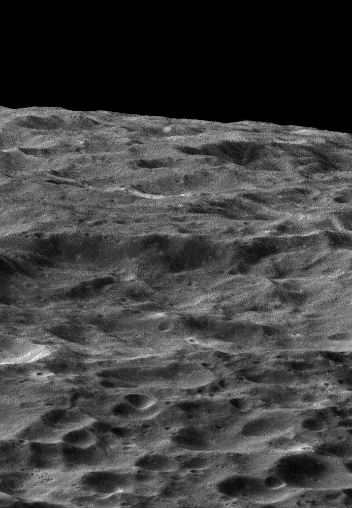 Станция Cassini передала качественные снимки спутника Сатурна Дионы - 2