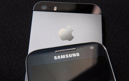 Корпорация Samsung собирается бесплатно раздавать смартфоны владельцам iPhone - 1 1