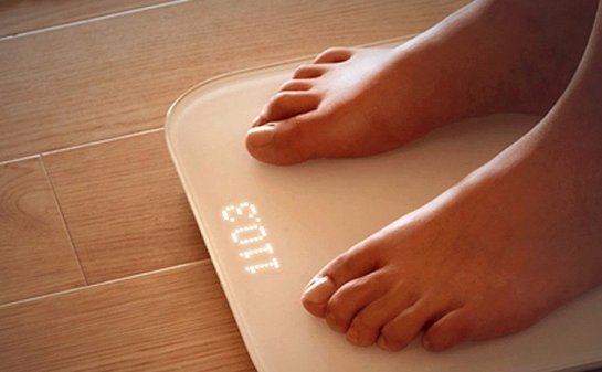 5 девайсов, полезных для дома и путешествий - 3 Смарт-весы Xiaomi Smart Scales