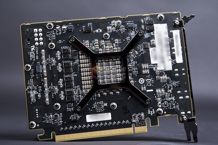 Видеокарта AMD Radeon R9 Nano позирует без охладителя
