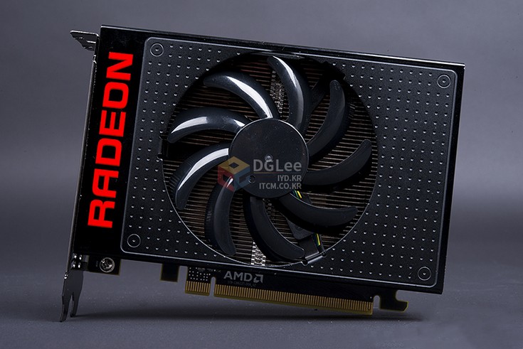 Видеокарта AMD Radeon R9 Nano позирует без охладителя