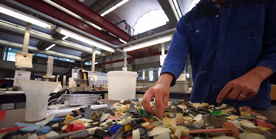 Ученые показали сколько мусора в Тихом океане (Видео) - 1 1