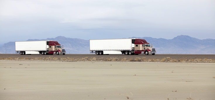 Технология Truck Platooning построена на возможности синхронизировать управление машинами в колонне