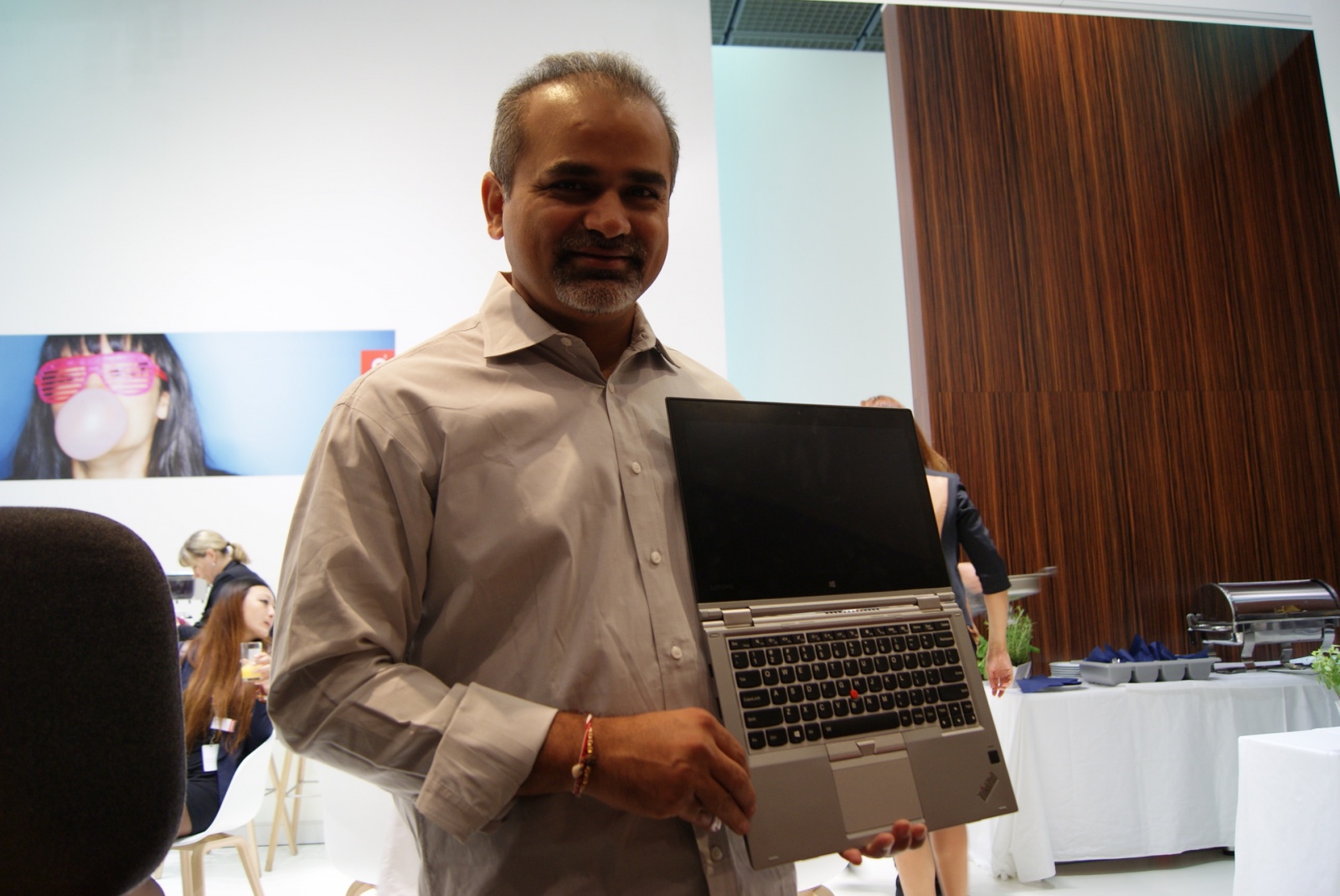 Эксклюзивные фотографии серебристого ThinkPad Yoga 260 - 1 Эксклюзивные фотографии серебристого ThinkPad Yoga 260 - 1