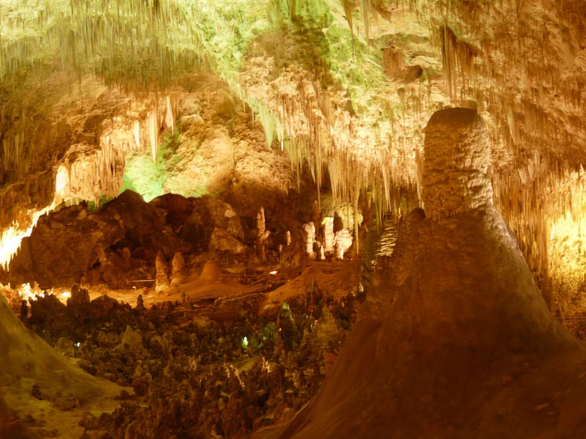 Микробы определенных видов вызывают рост пещер - 1