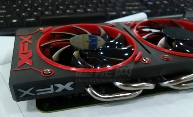 Карта AMD Radeon R9 380X все еще имеет шансы появиться на свет