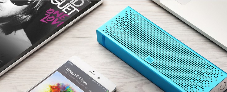 Портативная колонка Xiaomi Mi Bluetooth Speaker работает автомномно до восьми часов