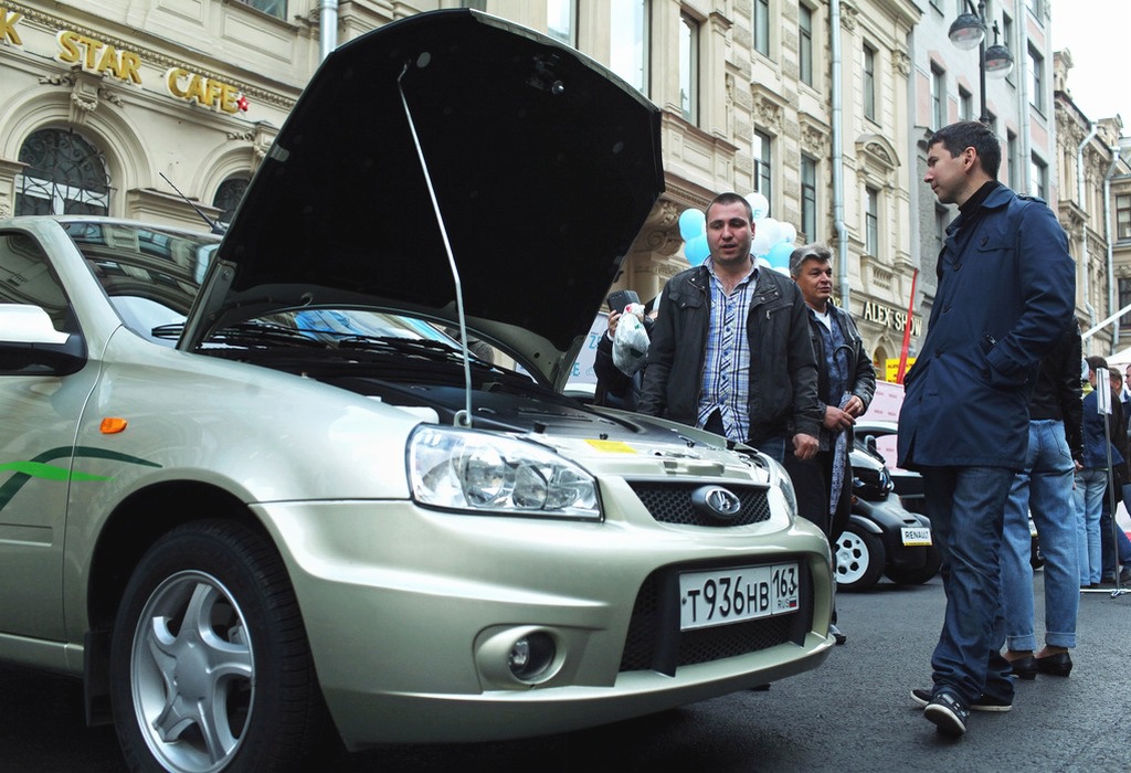 В Санкт-Петербурге широкой публике представили электромобили от различных производителей, в том числе от ОАО «АвтоВАЗ» - 2