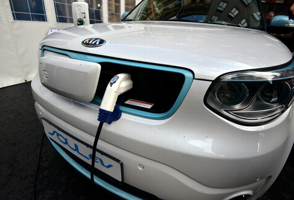 В Санкт-Петербурге широкой публике представили электромобили от различных производителей, в том числе от ОАО «АвтоВАЗ» - 5