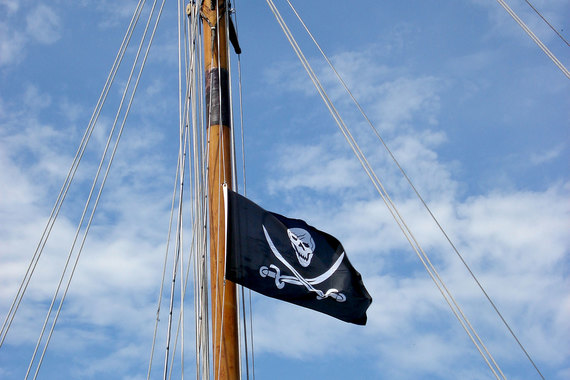 Минкомсвязи обвиняет крупные компании в рекламе на пиратских сайтах - 1