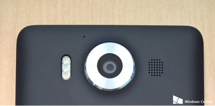 Модель Microsoft Lumia 950 с корпусом из поликарбоната будет предложена в черном и белом вариантах
