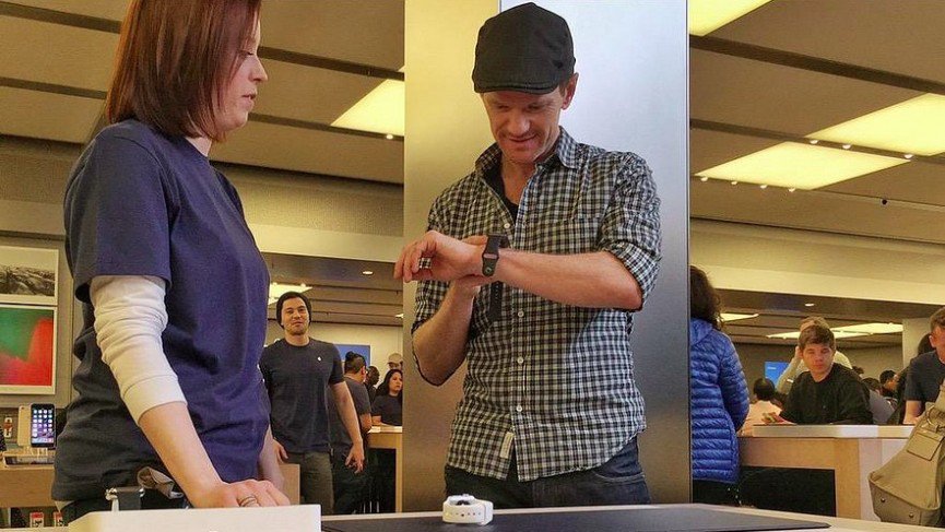 Глянцевая подборка: какие гаджеты носят известные люди - 21 Глянцевая подборка: какие гаджеты носят известные люди - 21