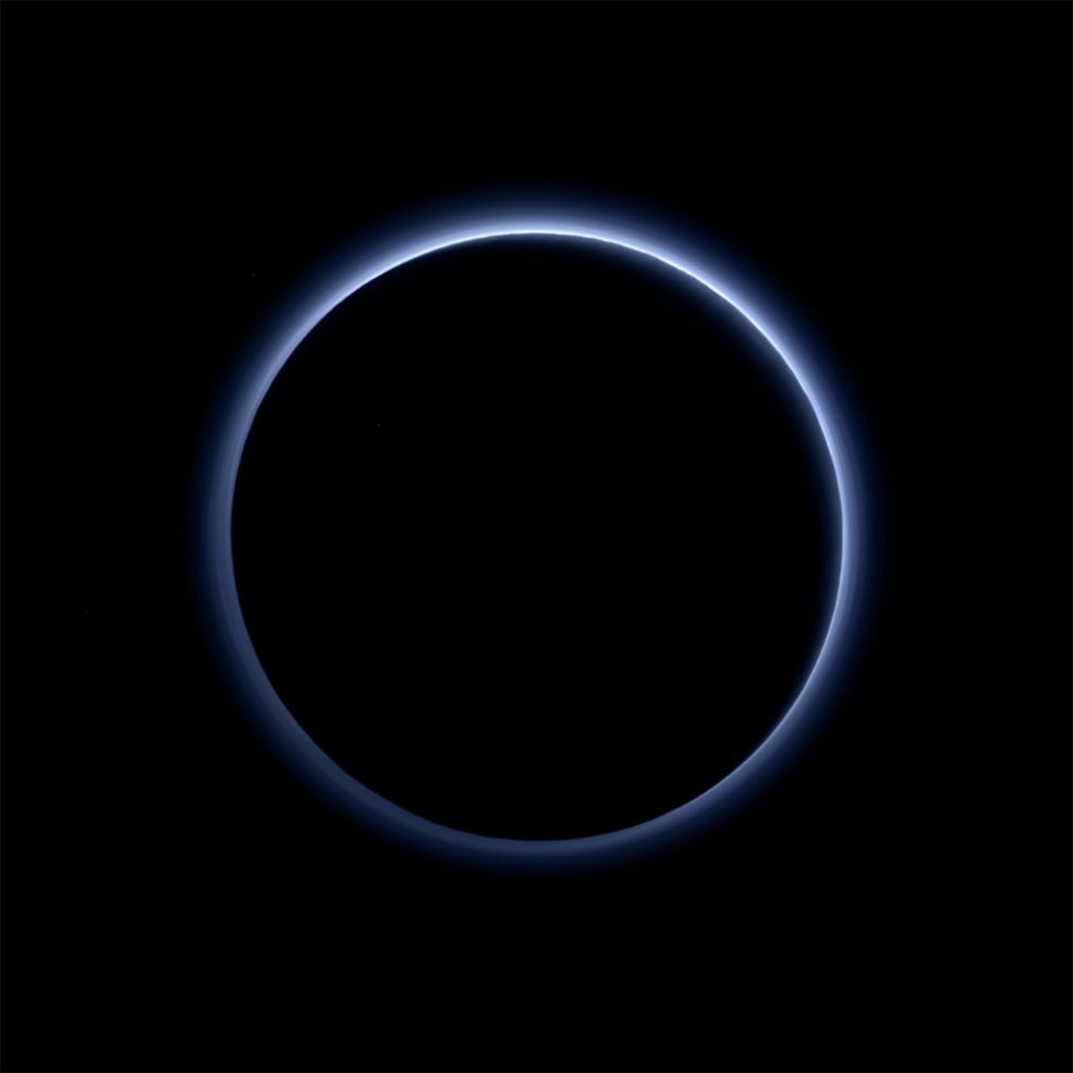На Плутоне обнаружили водяной лед и голубое «небо» - 1
