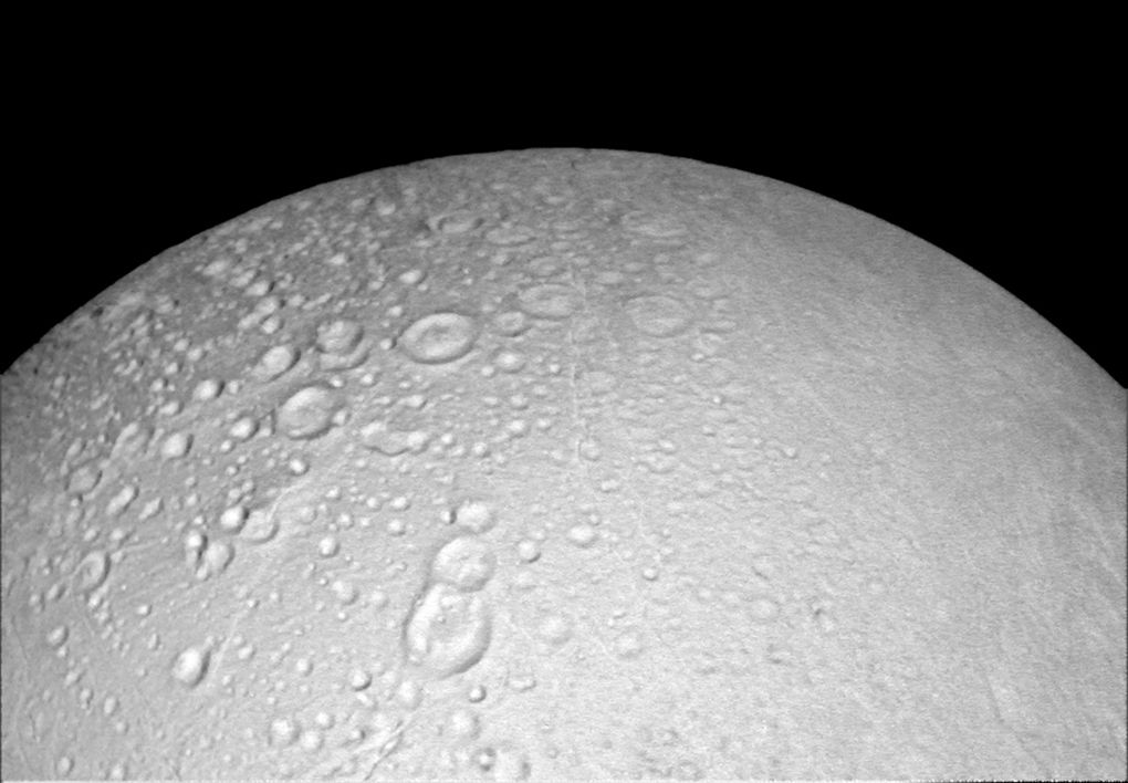 Cassini прислал фотографии Энцелада в хорошем разрешении - 3