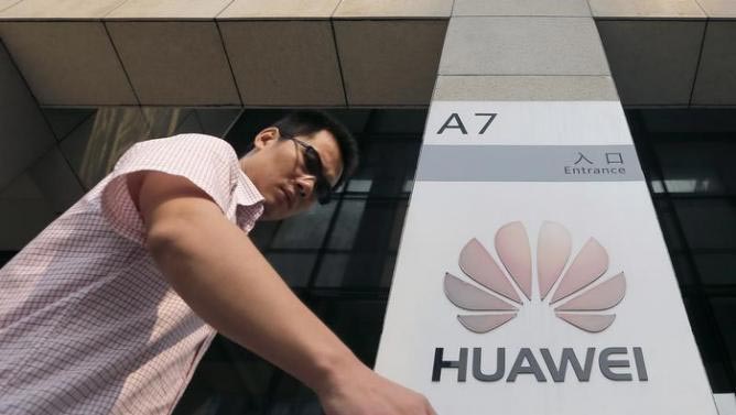 На рынке смартфонов Huawei уступает только компаниям Samsung и Apple