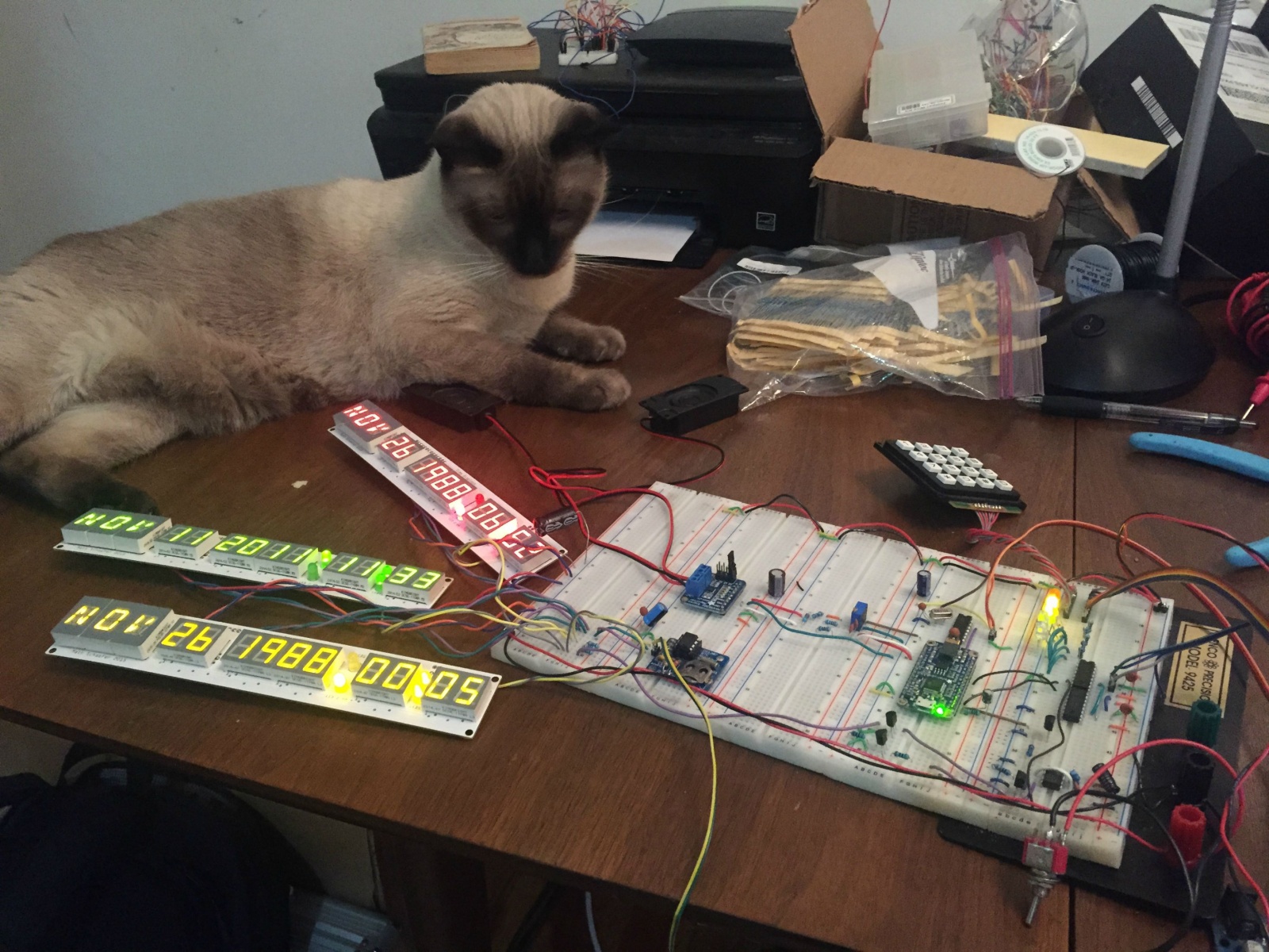 Часы-будильник в стиле «Назад в будущее» - 8 Часы-будильник в стиле «Назад в будущее» - 8