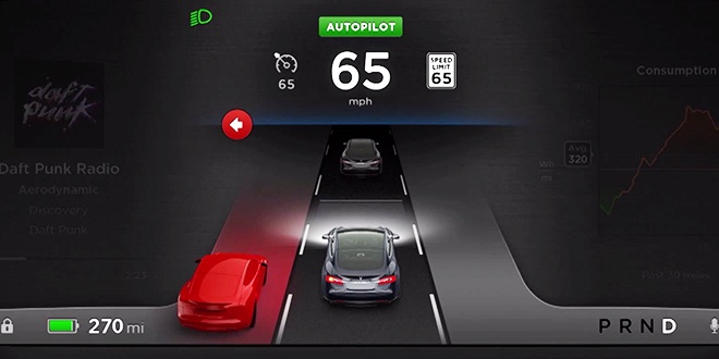 Владельцы Tesla Model S опытным путем выясняют, что функция автопилота работает неидеально