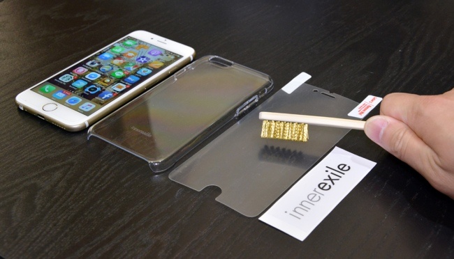 Царапины на пленке и бампере для iPhone от Innerexile исчезают за секунду