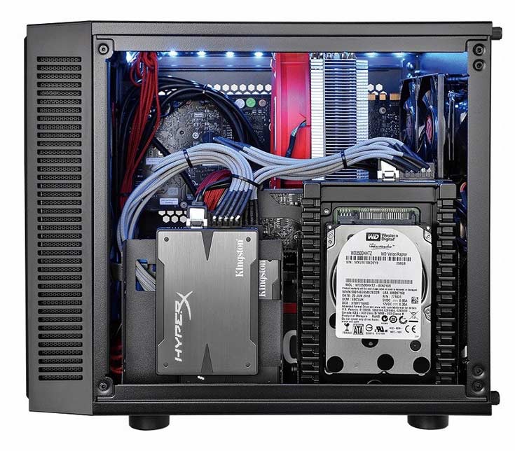 Интересной особенностью корпуса Thermaltake Suppressor F1 является взаимозаменяемость панелей