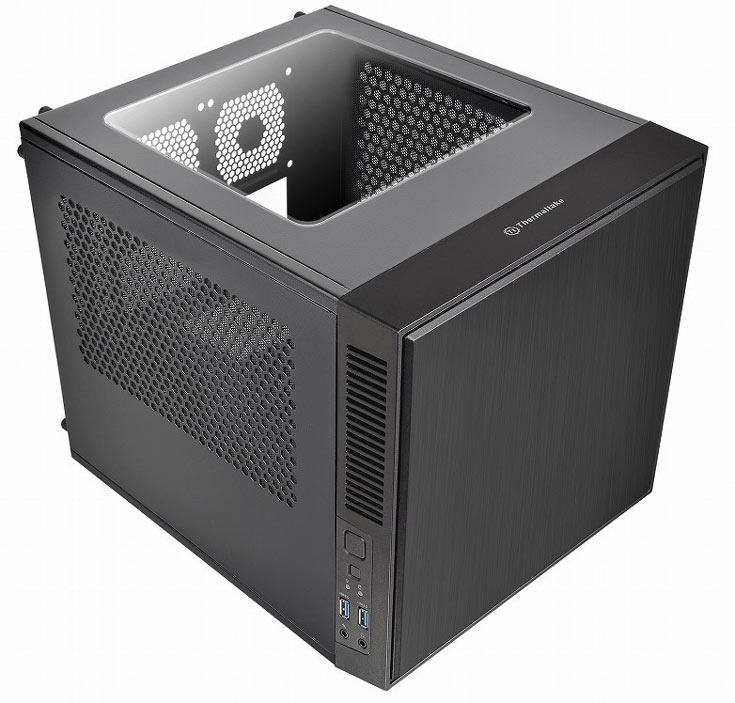 Интересной особенностью корпуса Thermaltake Suppressor F1 является взаимозаменяемость панелей