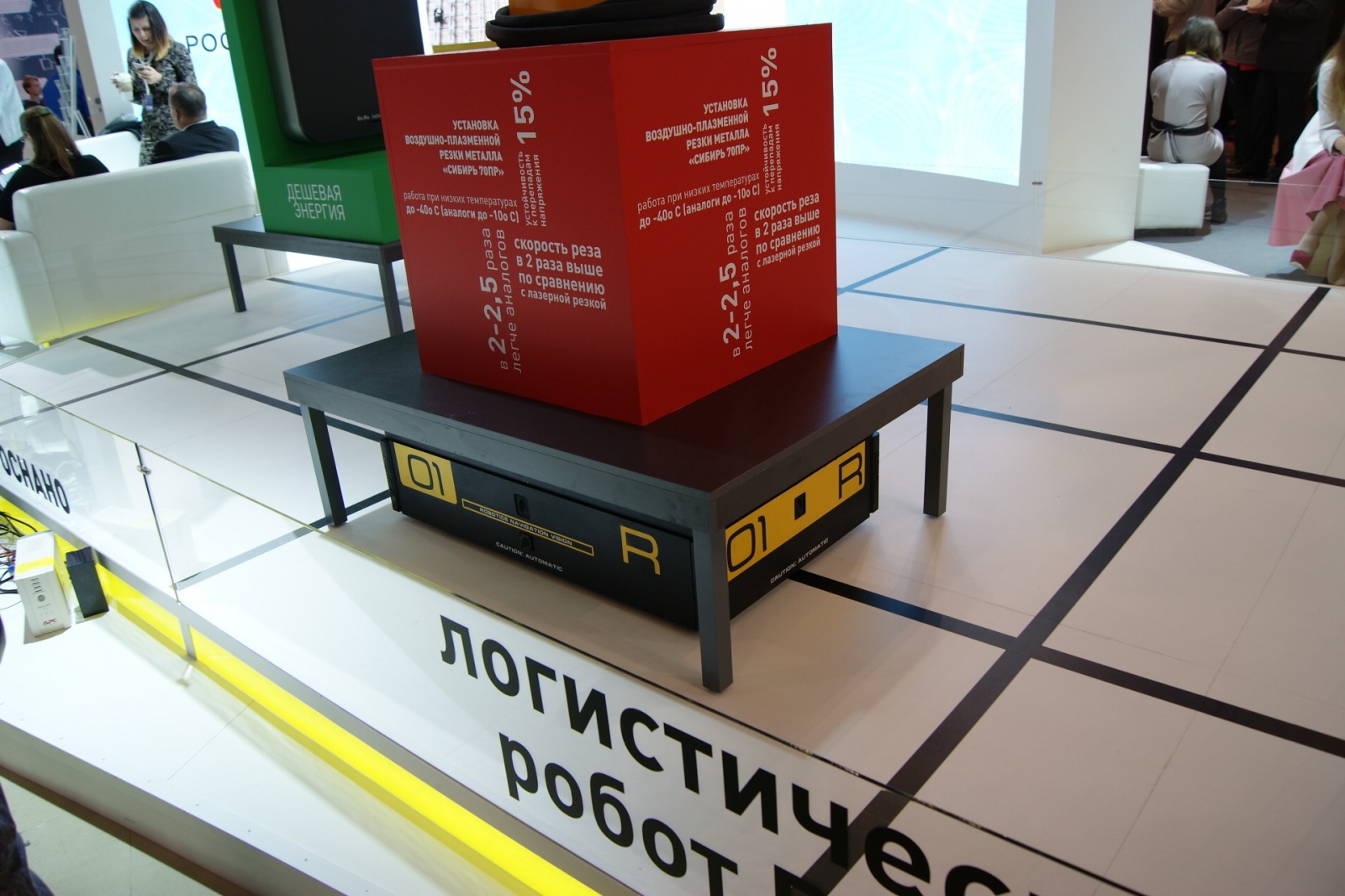 Робот побеждает человека, а затем человек ездит на роботе: видео. АПД: робот крушит стенд - 2 Робот побеждает человека, а затем человек ездит на роботе: видео. АПД: робот крушит стенд - 2