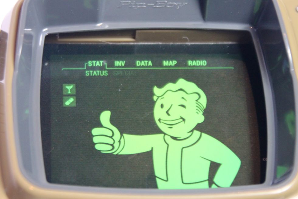 Анбоксинг Pip-Boy: первое знакомство с наручным ПК из мира Fallout - 12