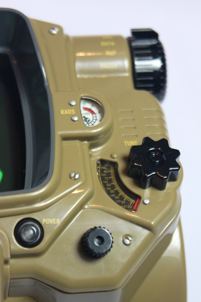 Анбоксинг Pip-Boy: первое знакомство с наручным ПК из мира Fallout - 13