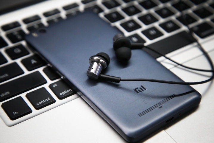 Наушники Xiaomi Hybrid Earphone содержат динамический излучатель и арматуру