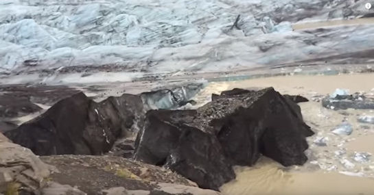 Уникальное видео: туристы засняли момент рождения двух айсбергов - 1 1