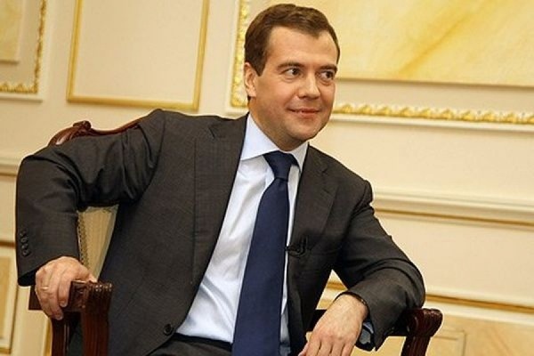 Медведев снова пересаживает чиновников на отечественный софт - 1