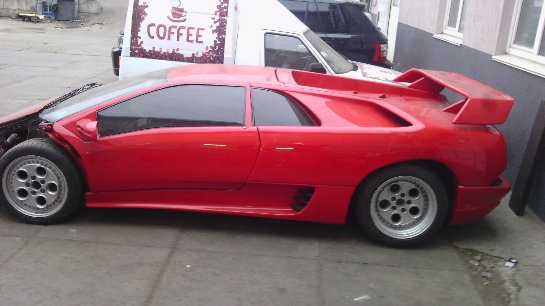 Печальное зрелище: полуразобранная Lamborghini Diablo на Троещине - 2 1