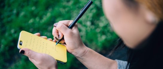 iPhone предложили превратить в блокнот из клейких стикеров - 1 1