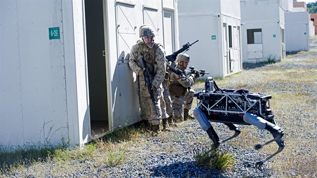 Военные США начали испытания четырехногого робота Spot
