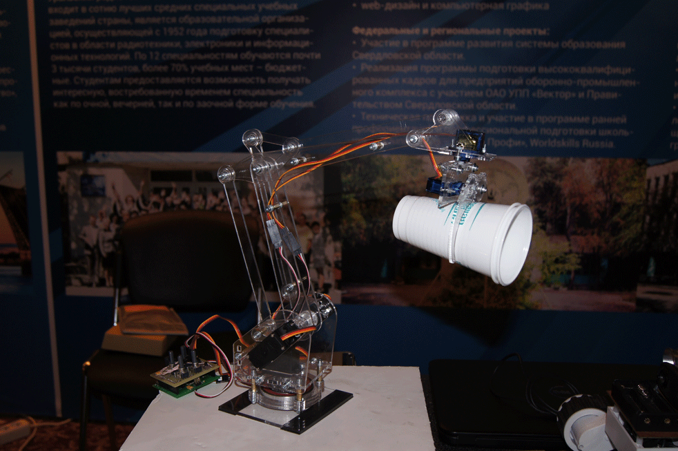 Настольная робо-рука манипулятор из оргстекла на сервоприводах своими руками или реверс-инжиниринг uArm - 3