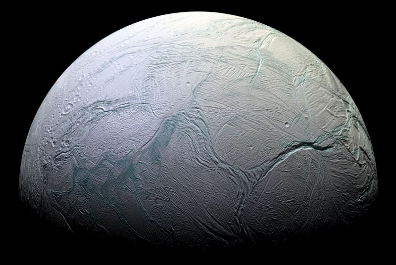 Кассини пролетел рядом с Энцеладом в последний раз - 1
