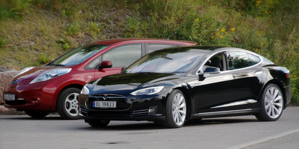 Общие продажи Tesla Model S превысили 100 000 машин, но самым популярным электрокаром остается Nissan Leaf с вдвое лучшим результатом