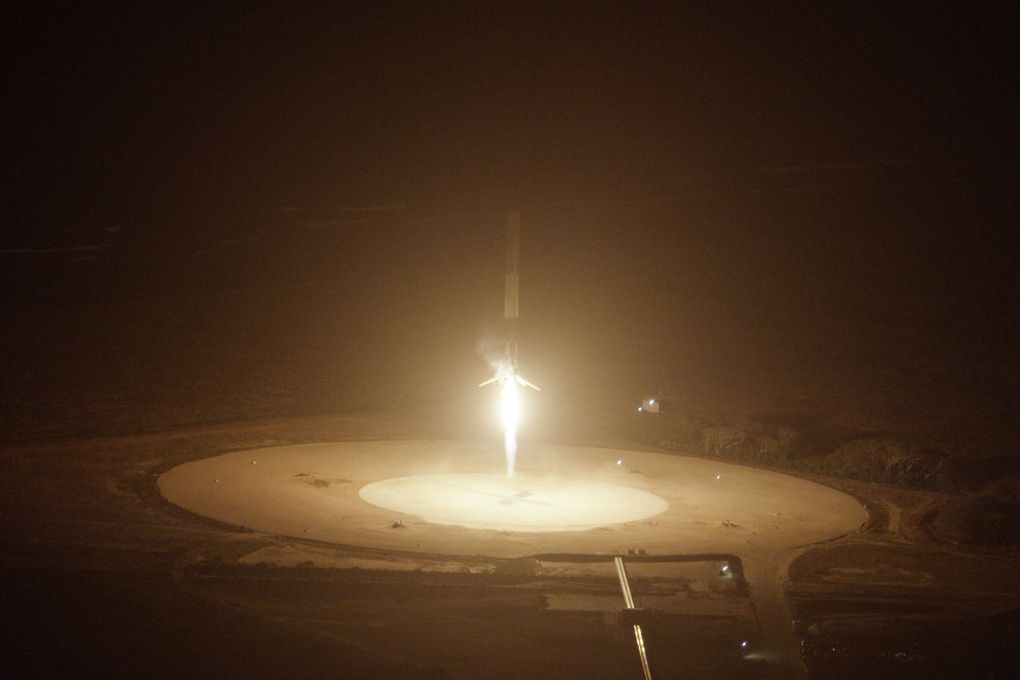 Компания SpaceX выложила hi-res фотографии взлета и приземления Falcon 9 - 6
