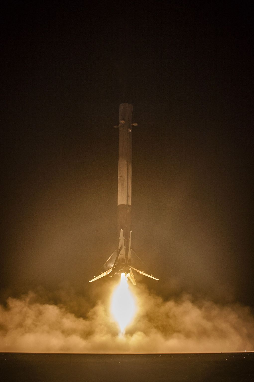 Компания SpaceX выложила hi-res фотографии взлета и приземления Falcon 9 - 7