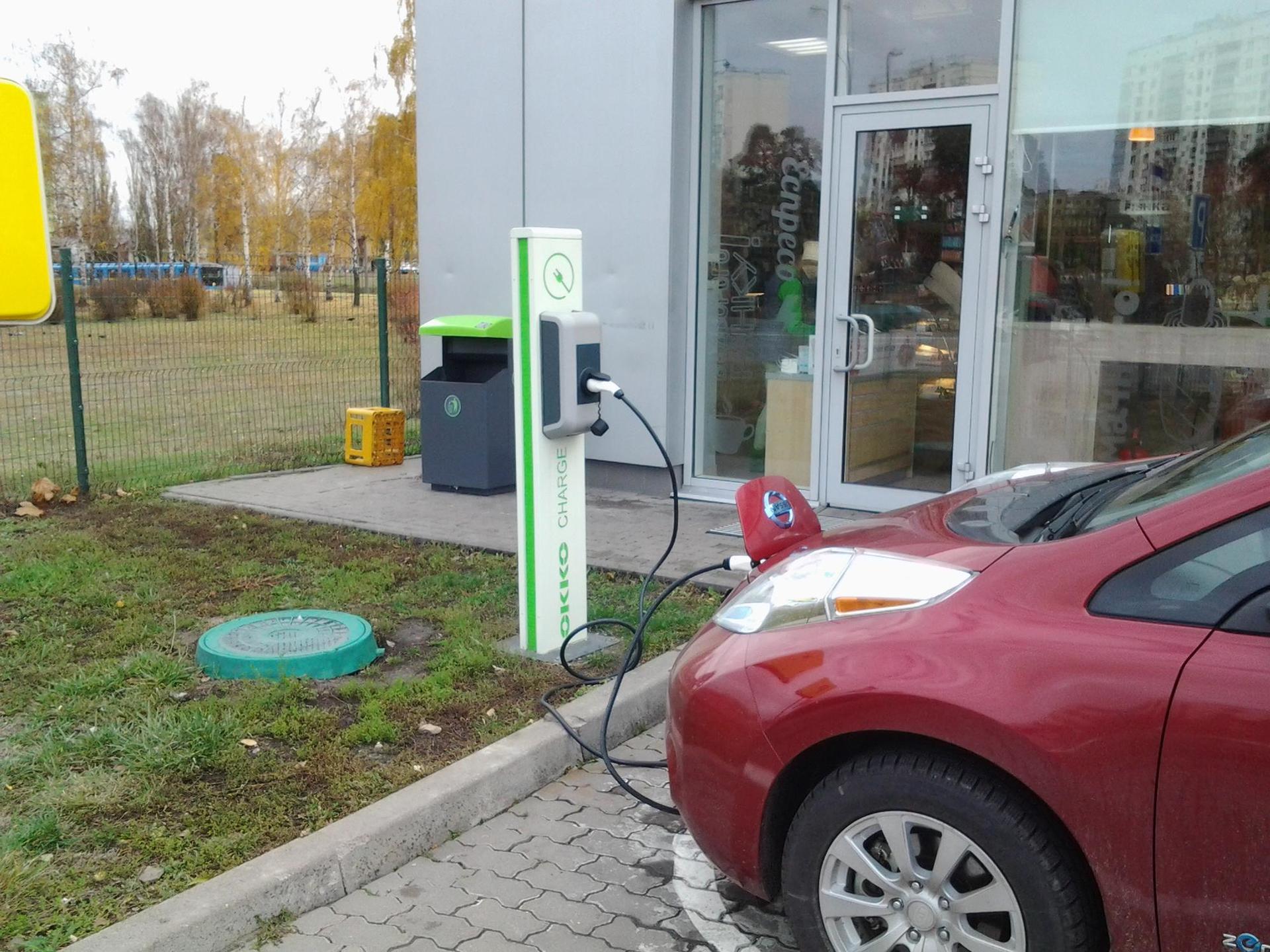 В Украине электромобилизация идет полным ходом: за год количество электрозарядных установок выросло в 10 раз - 3