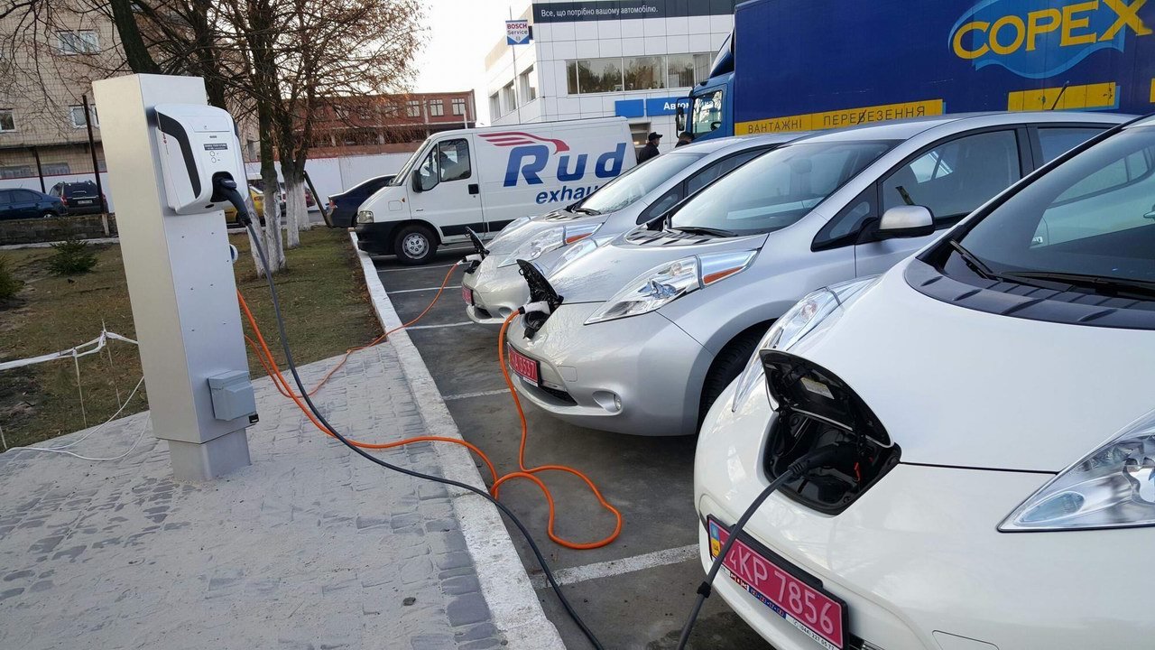 В Украине электромобилизация идет полным ходом: за год количество электрозарядных установок выросло в 10 раз - 7