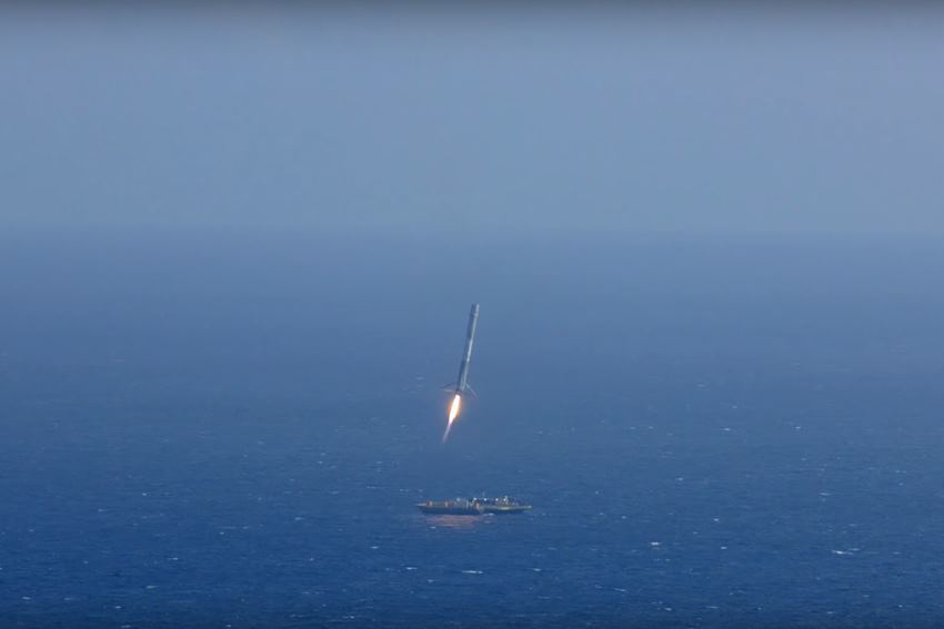 SpaceX снова собирается посадить Falcon 9 на морскую платформу - 1