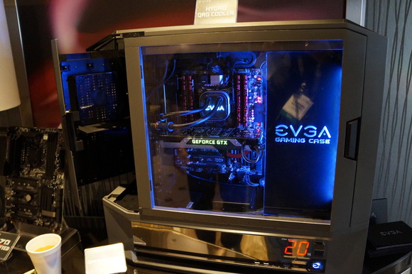 EVGA показала корпус, СЖО и звуковую карту