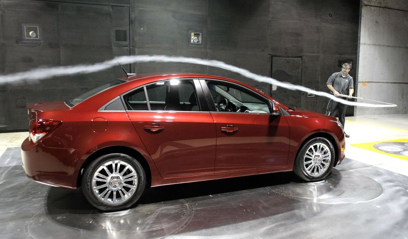 Как квадратные автомобили 80-х стали обтекаемыми к 90-м - 12 image