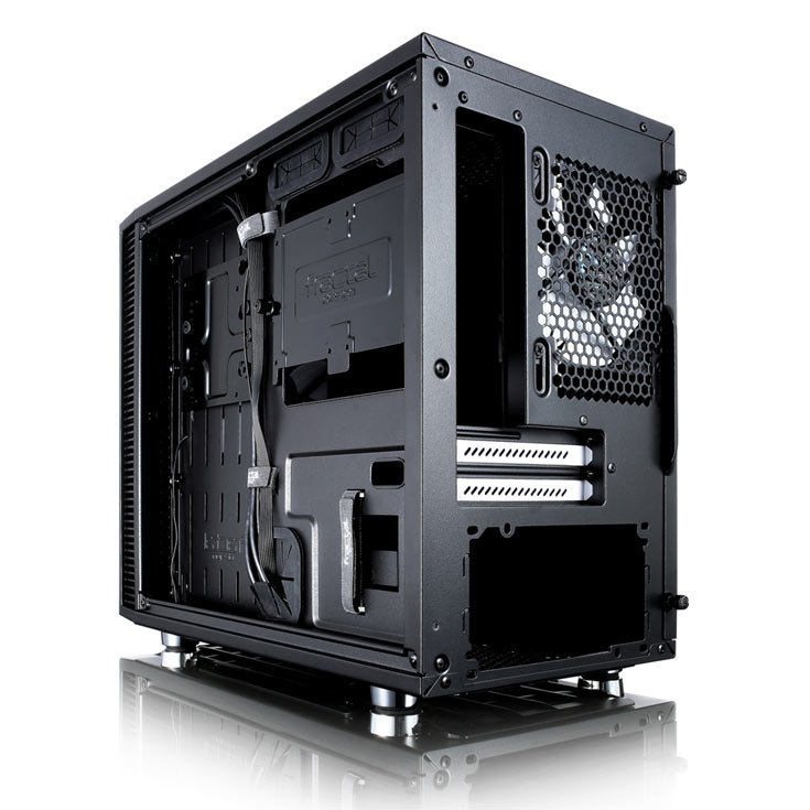 В корпусе Fractal Design Define Nano S есть два слота для карт расширения и четыре места для накопителей